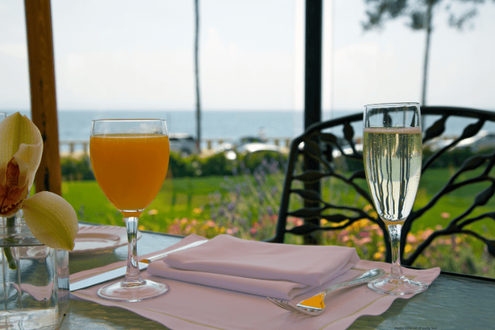 Things To Do https://nestvacationrentals.icnd-cdn.com/images/thingstodo/isle of palms brunch spots.png